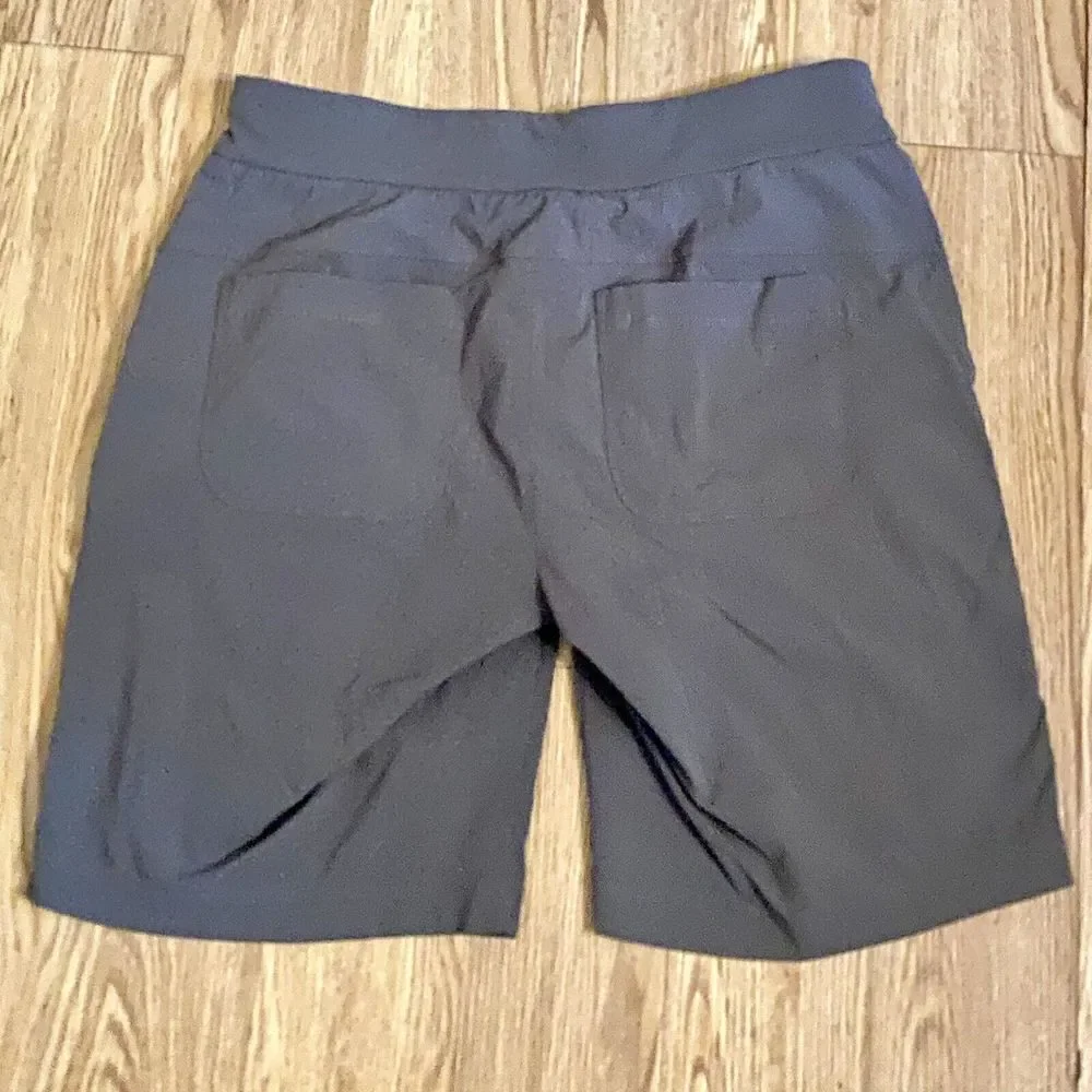 Athleta‎ Shorts Woman's Sz 4 Gray Multiple Pockets Hiking Walking Lightweight G